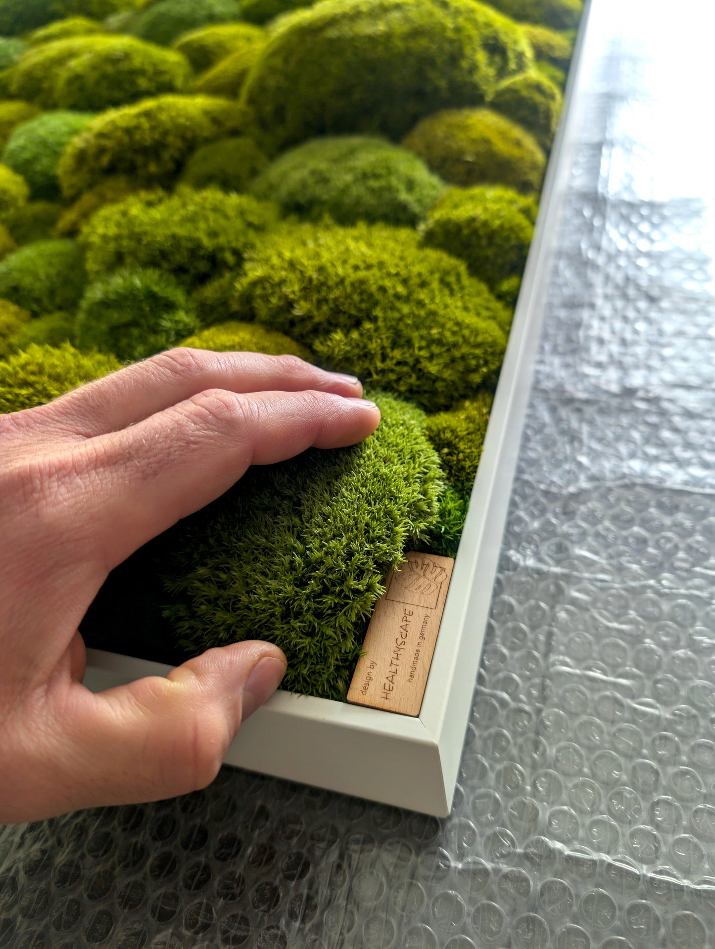 Grande image de mousse sur mesure XXL 'Green Hills' pour le salon et la cuisine - image de plantes en mélange de mousse 120-200cm